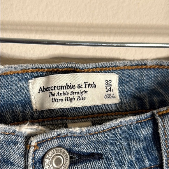 Abercrombie & Fitch The Ankle Straight Ultra High Rise 32/14 Short Raw Hem - Picture 2 of 6